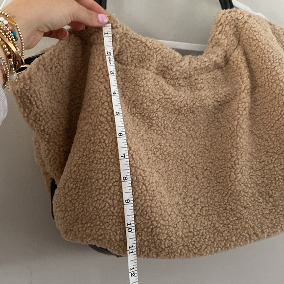 sherpa teddy slouchy bag - Picture 6 of 7
